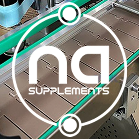 zoom in on label applicator machine conveyor belt system